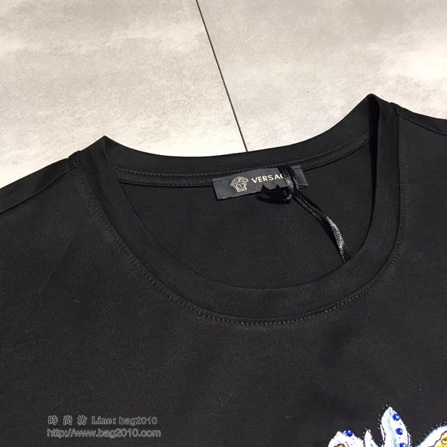 Versace短袖衣 2019春夏新款刺繡燙鑽 範思哲男士黑色T恤  tzy1797